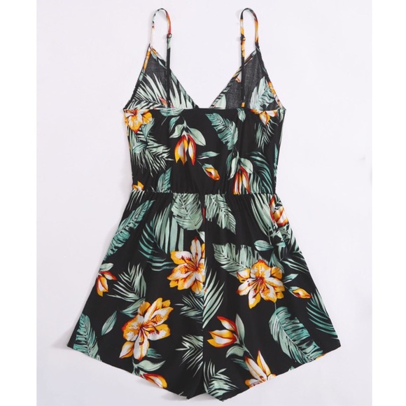 🍃LAST 1 M💕NWT Surplice Neck Tropical Romper💕 - Picture 2 of 5